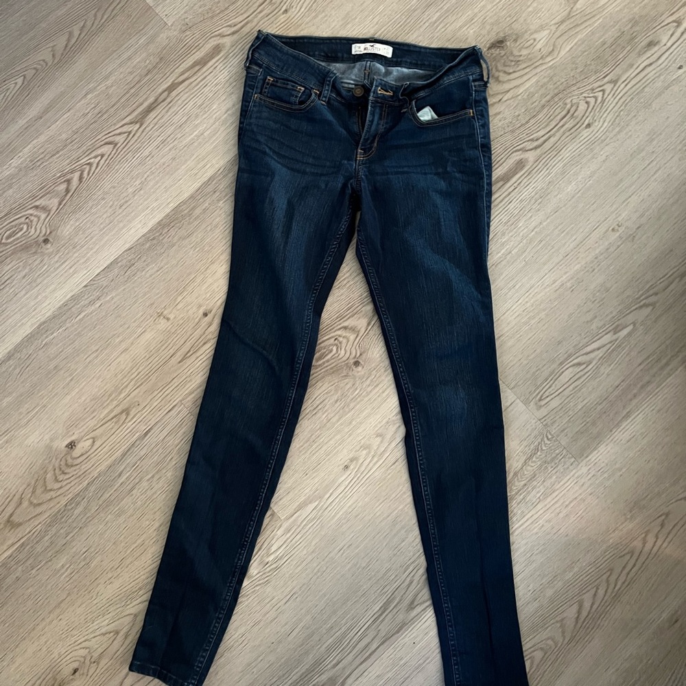 Hollister Low Waisted  dark wash jeans US 5R